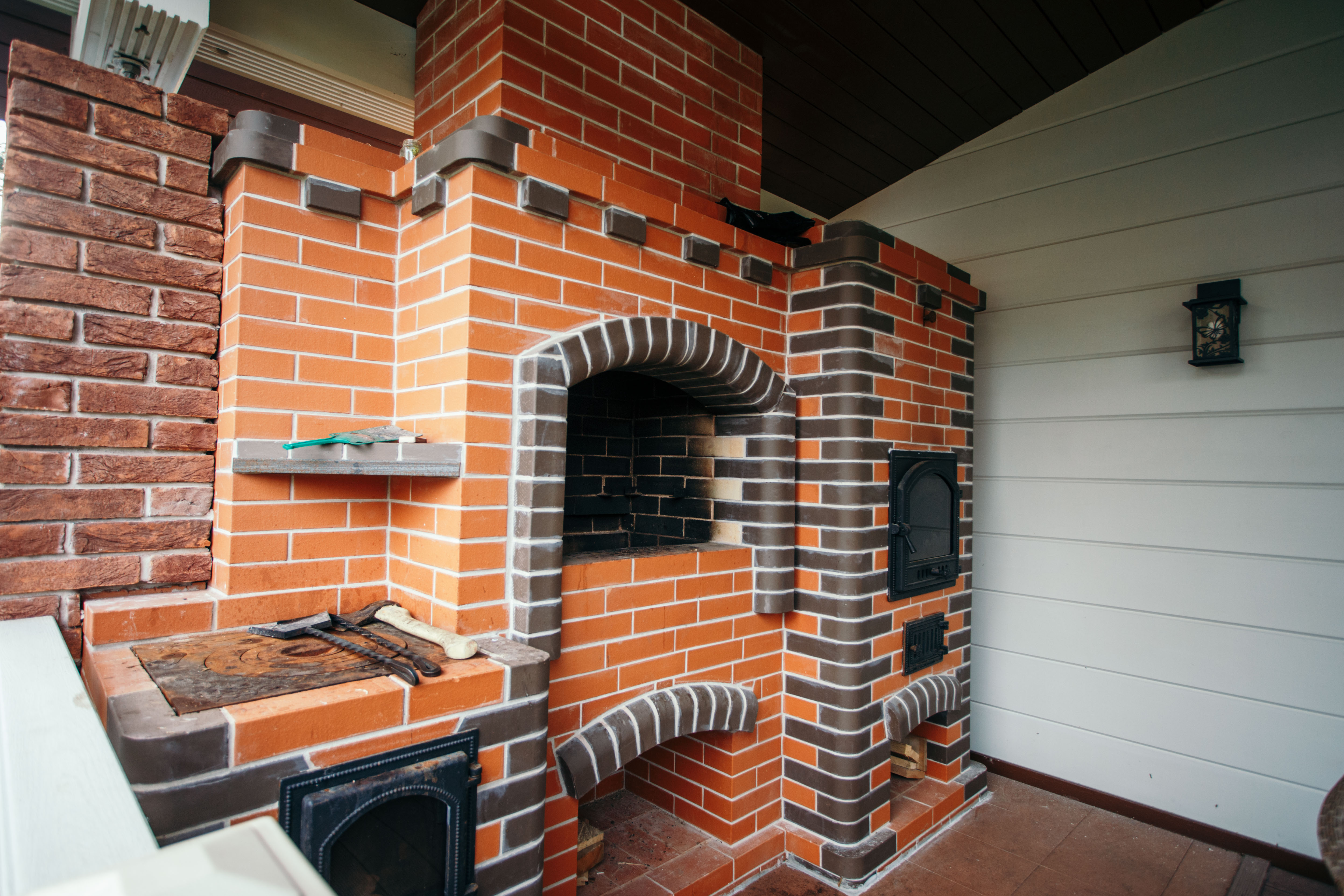 Кирпичное BBQ на террасе